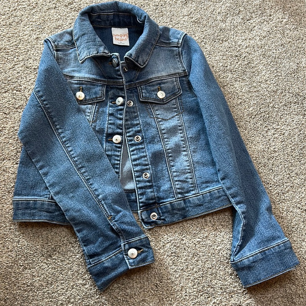 Girls Jean jacket size 6. Great condition